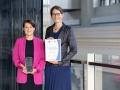 Verleihung des „Helga-Stödter-Preises der Handelskammer Hamburg“ 
am 19. September 2024
an Hamburger
Energienetze GmbH, Karin Pfäffle, Geschäftsführerin, und Juliane
Hakelberg, Fachbereichsleiterin Informationsmanagement von Herr Präses Prof. Aust und ein Vertreter der Stödter-Stiftung 
Informationsmanagement.